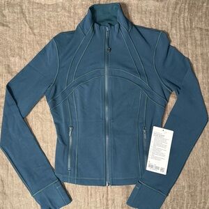Lululemon Cropped Define Jacket. (NWT)